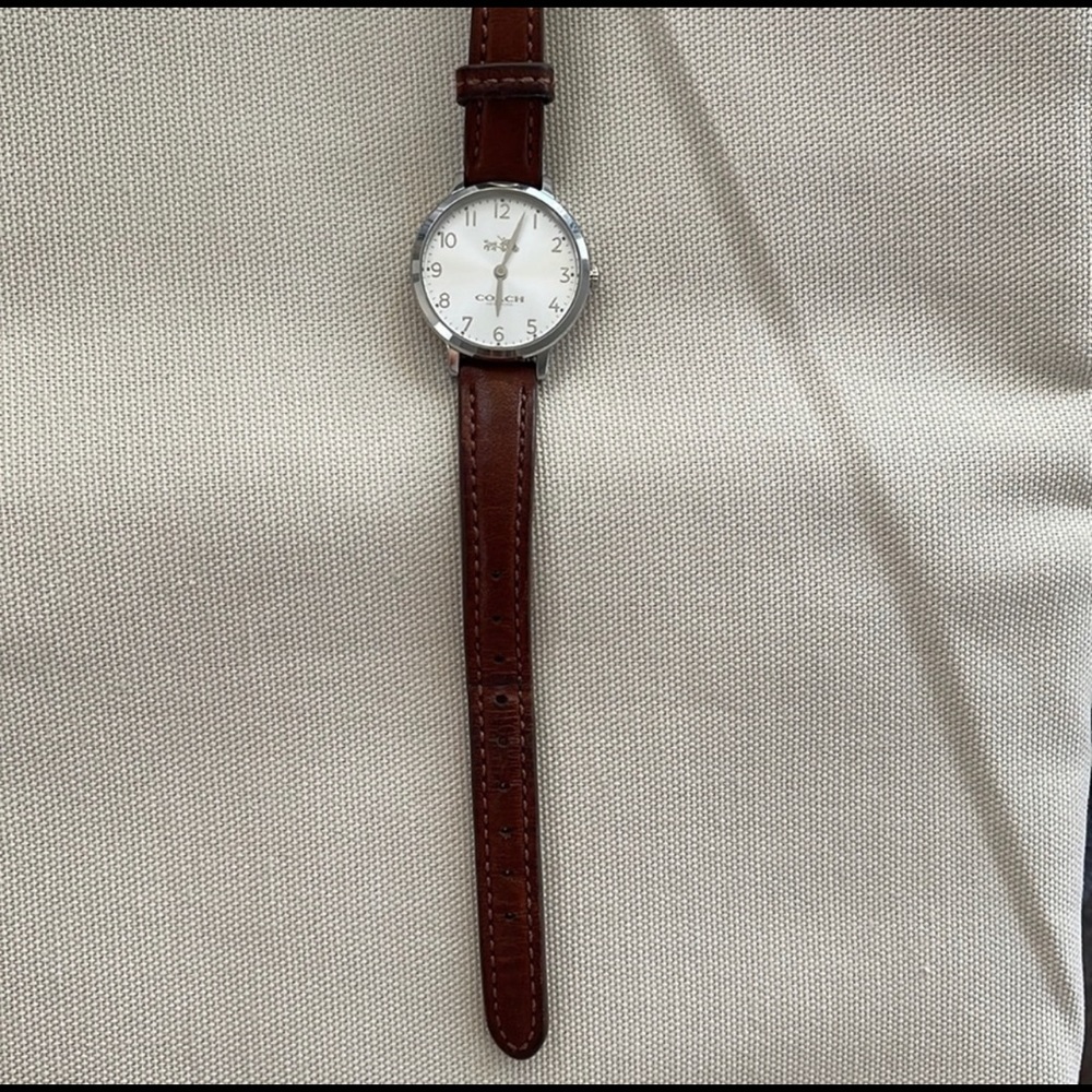 Genuine COACH Women’s Watch with genuine leather band! - Picture 3 of 7